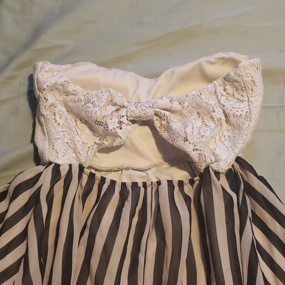 Halter dress - Picture 2 of 2